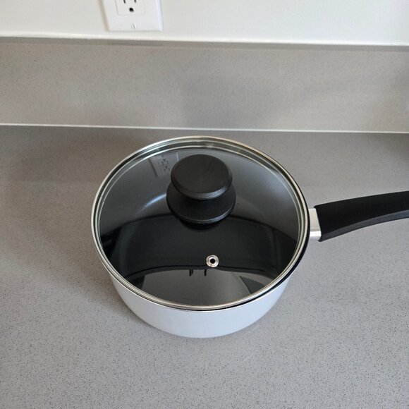 Simply Essential Nonstick Saucepan with Lid 3 qt / 2.8 L capacity - Picture 11 of 16